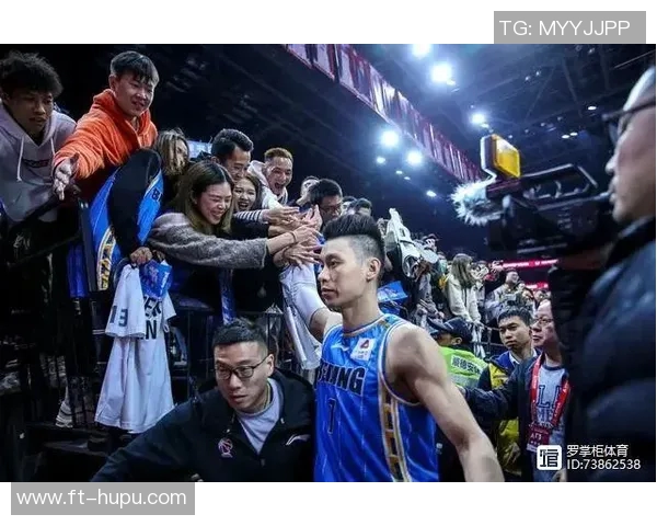 书豪打场球有多惨烈？赛后先拉伸满身裹冰袋